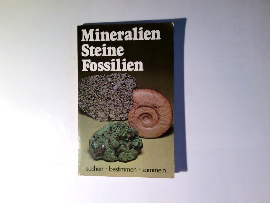 Mineralien, Steine, Fossilien.