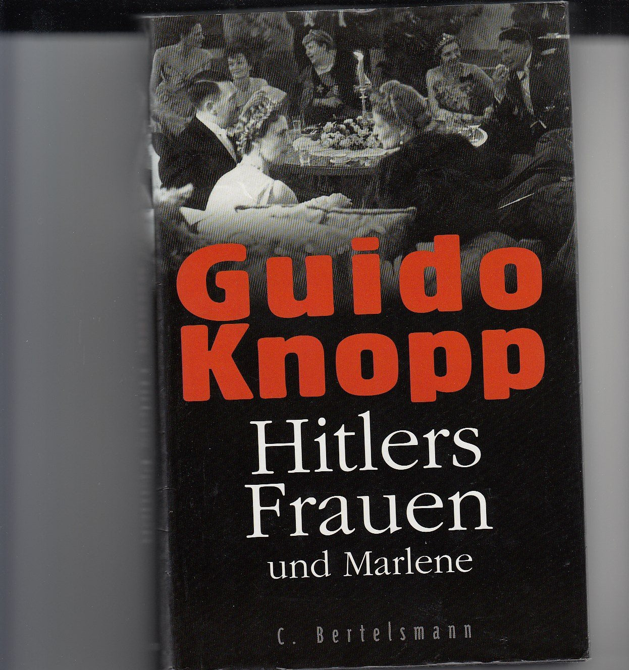 Hitlers Frauen und Marlene. In Zusammenarbeit mit Alexander Berkel, Stefan Brauburger, Christian Deick, Frederike Dreykluft, Peter Hartl, Ricarda Schlosshan. Dokumentation: Alexander Berkel, Christine Kisler, Mario Sporn.