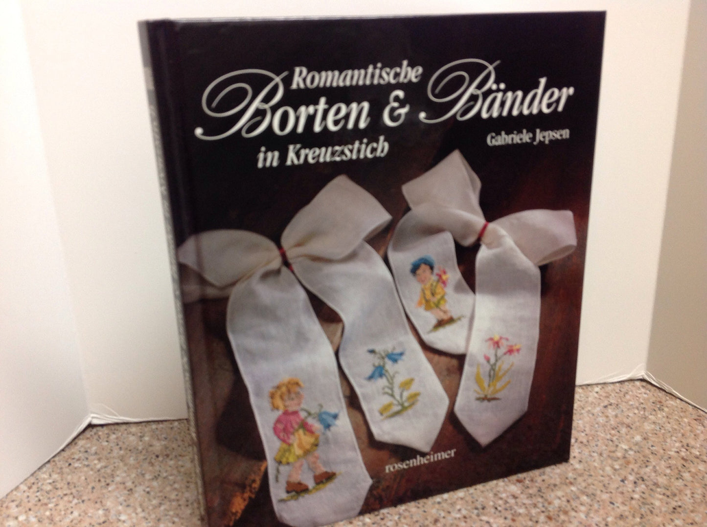 Romantische Borten und Bänder in Kreuzstich