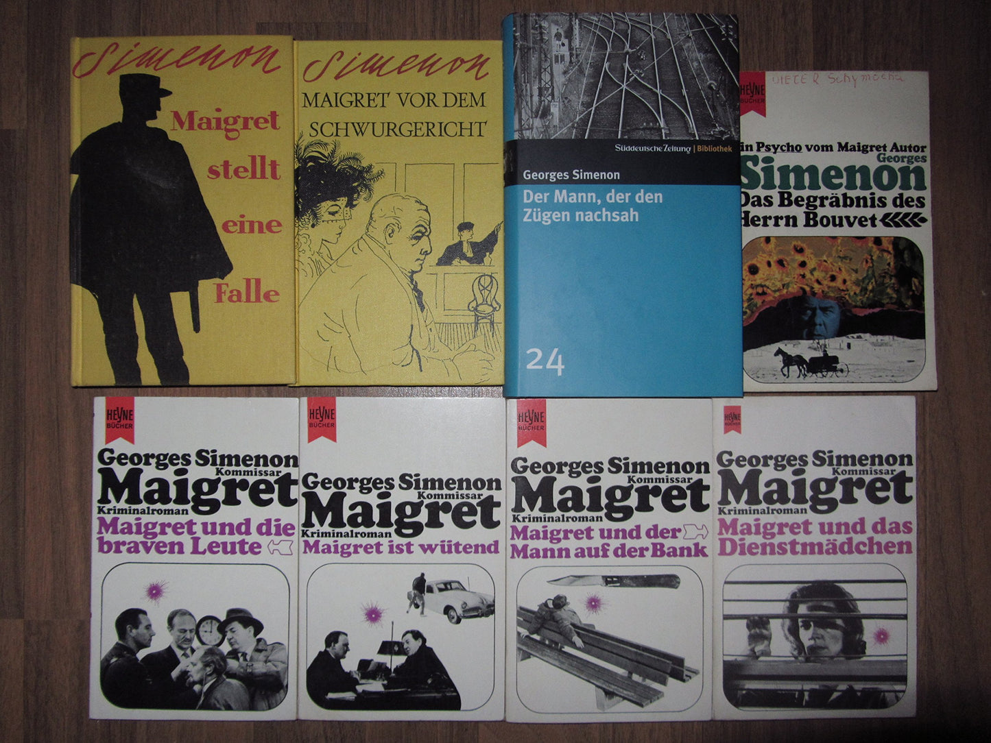 Paket Georges Simenon: Das Begräbnis der Herr Bouvet. Der Mann der den Zügen nachsah. Maigret und die braven Leute. M ist wütend. M und das Dienstmädchen. M und der Mann auf der Bank. M stellt eine Falle. M vor dem Schwurgericht. (8 Bücher!)
