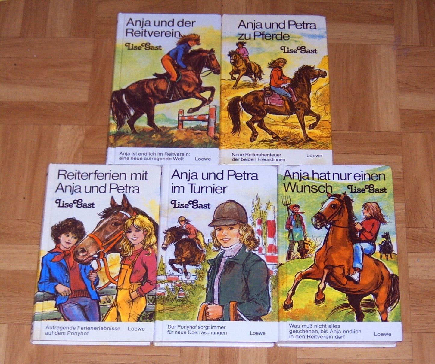 Anja hat nur einen Wunsch / Anja und der Reitverein / Anja und Petra zu Pferde / Reiterferien mit Anja und Petra / Anja und Petra im Turnier (5 gebundene Bücher)