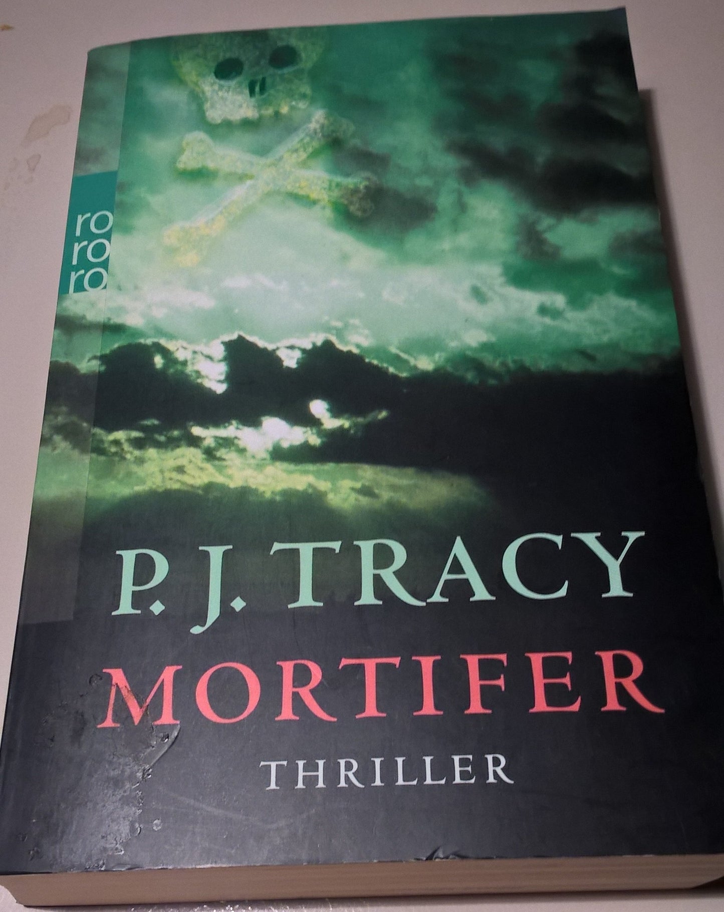 Mortifer. Von Tracy, P. J.