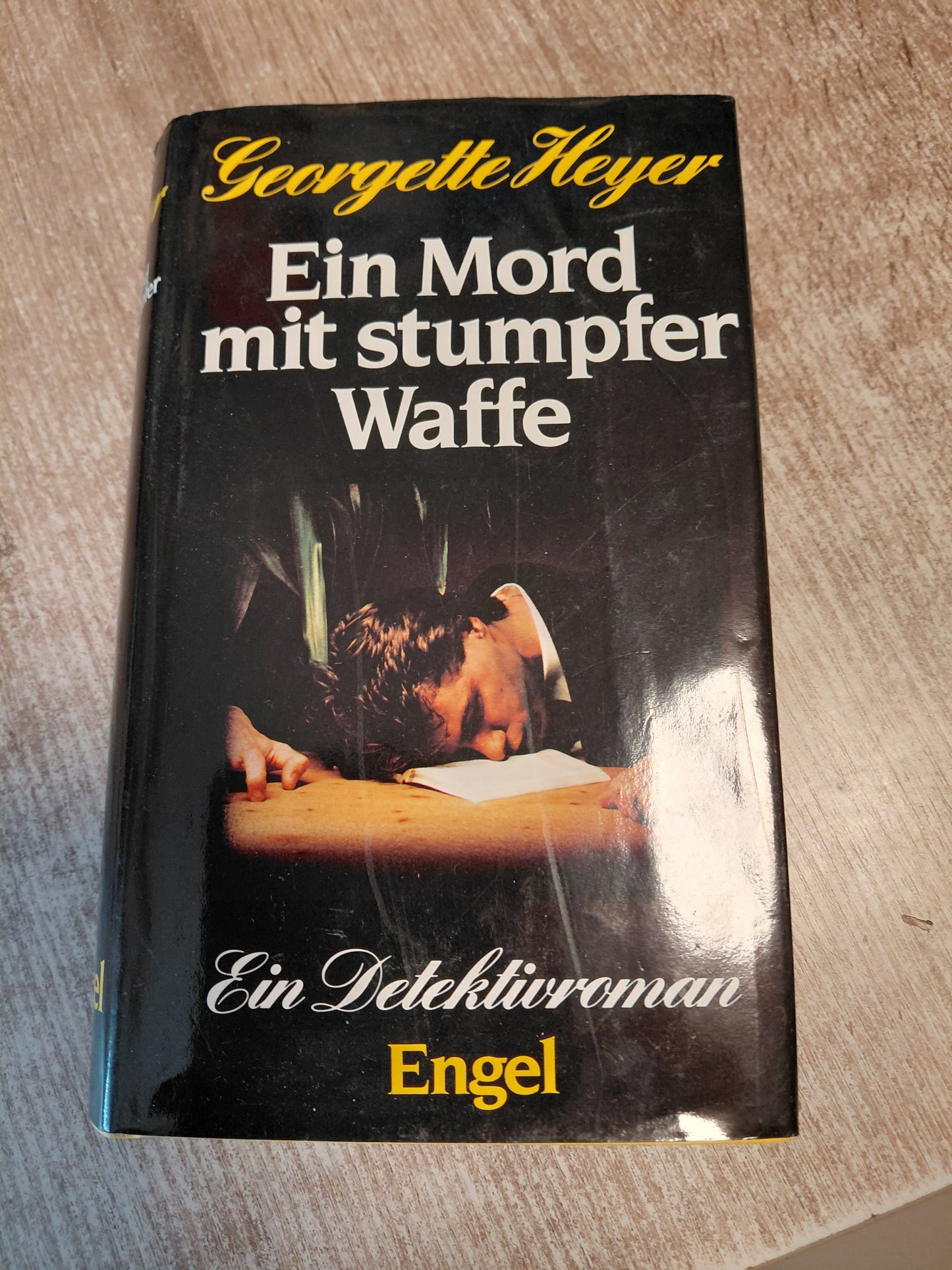 Ein Mord mit stumpfer Waffe von Heyer