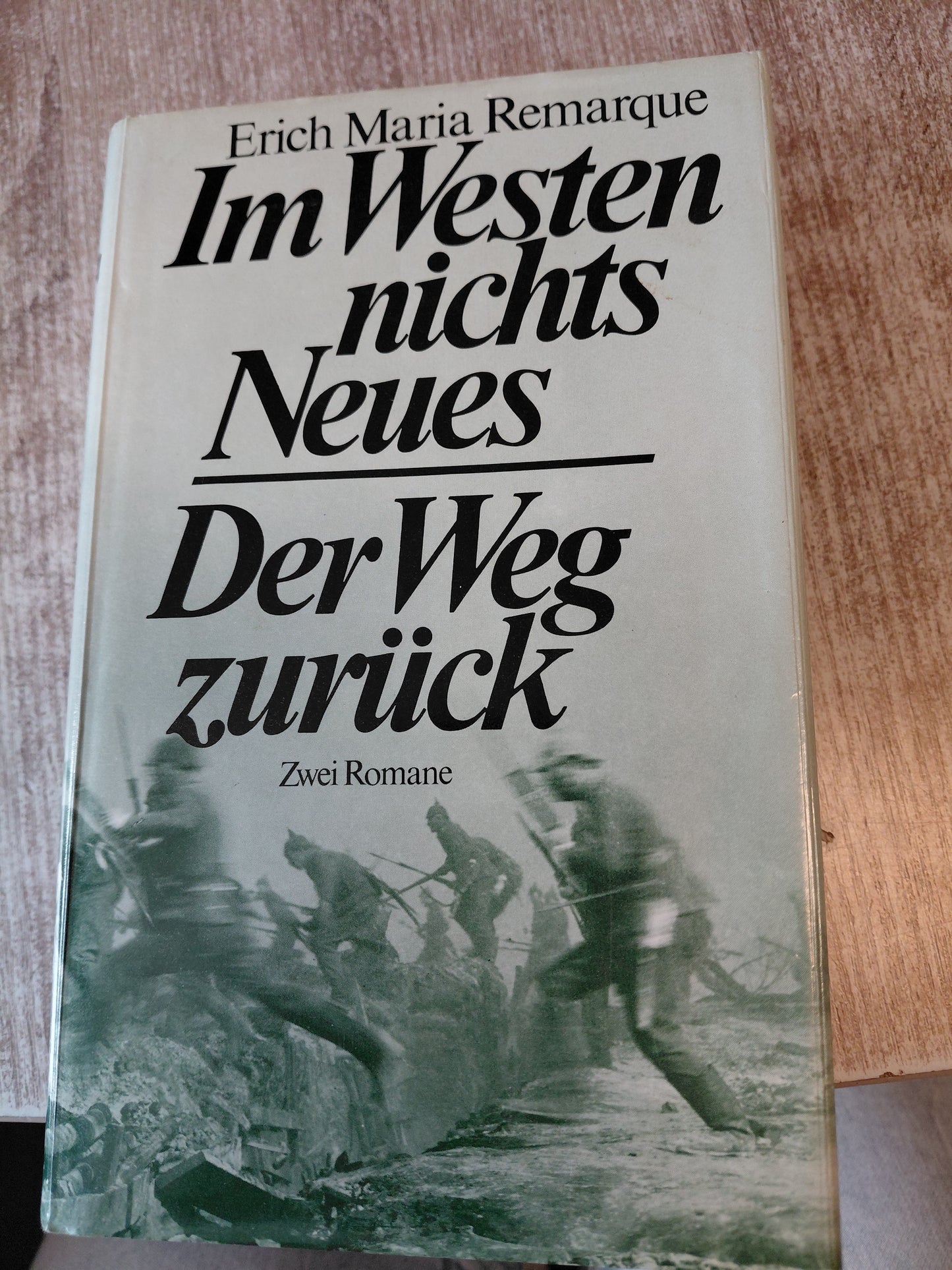 Im Westen nichts neues und Der Weg zurück von Remarque