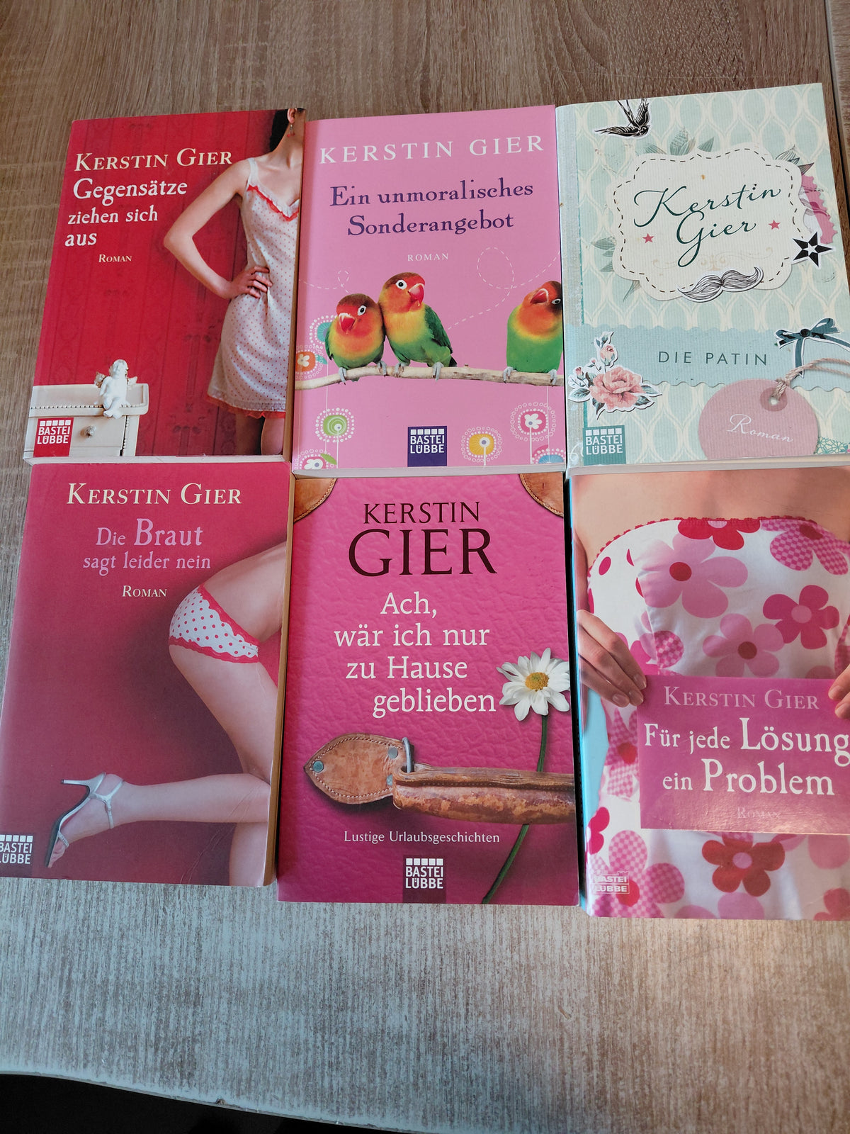 6 Taschenbücher von Gier 1) Gegensätze ziehen sich aus 2) Ein unmoralisches Sonderangebot 3) Die Patin 4) Die Braut sagt leider nein 5) Für jede Lösung ein Problem 6) Ach wär ich doch zu Hause geblieben