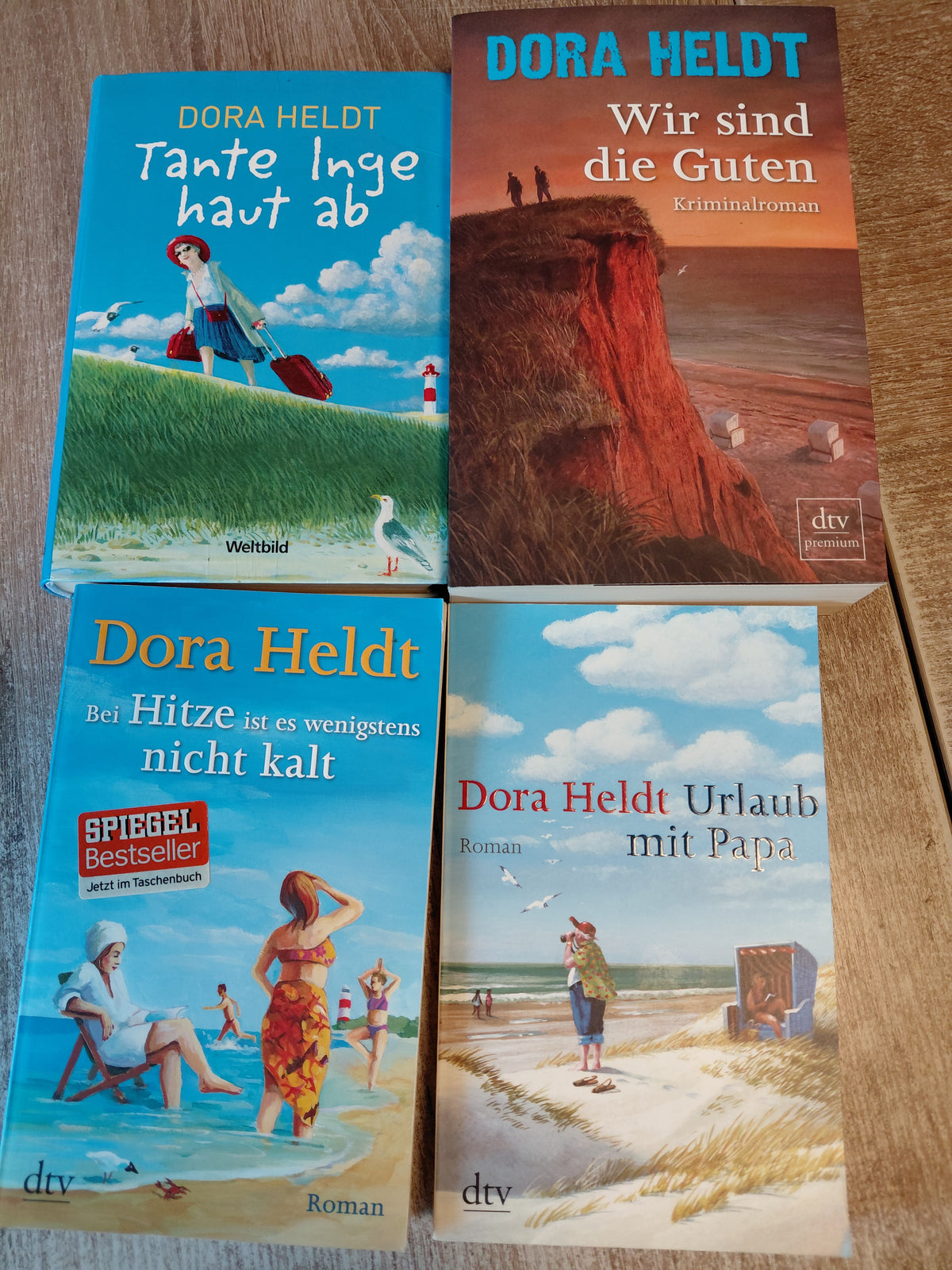 4 Taschenbücher von Heldt 1)Tante Inge haut ab 2) Wir sind die Guten 3) Tante Inge haut ab 4) Bei Hitze ist es wenigstens nicht kalt