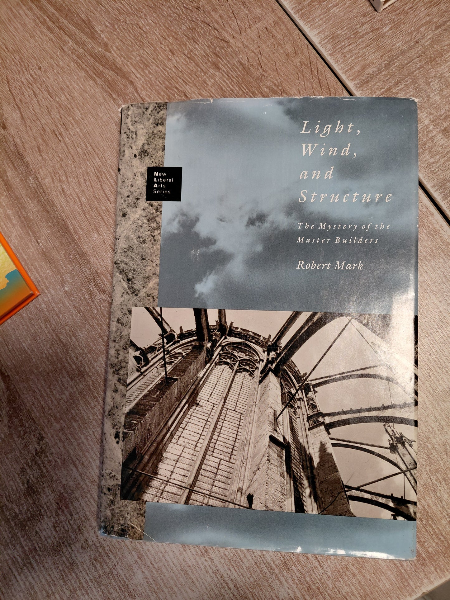 Light Wind and Structure