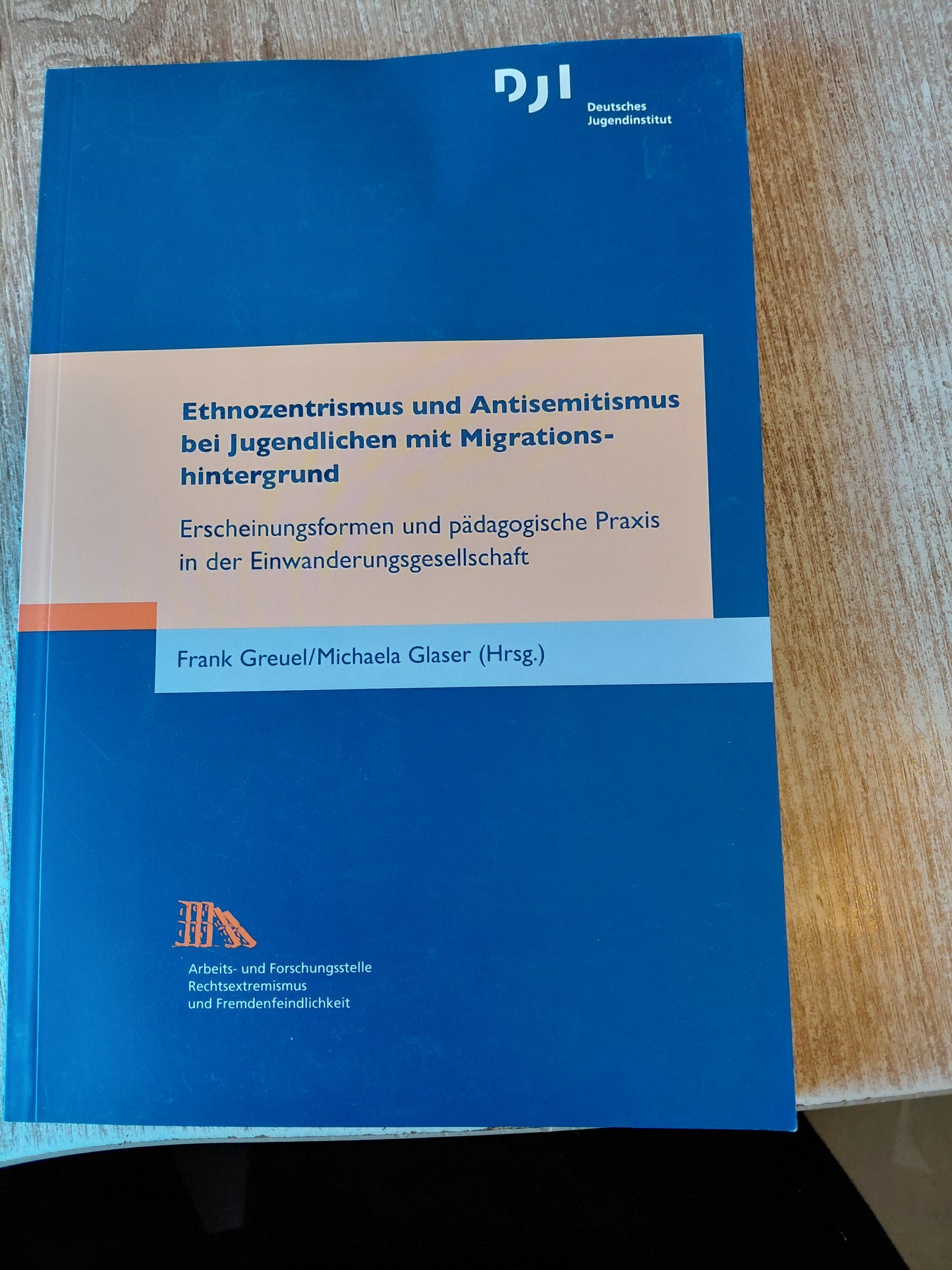 Ethnozentrismus und Antisemitismus bei Jugendlichen mit Migrationshintergrund von Greuel und Glaser