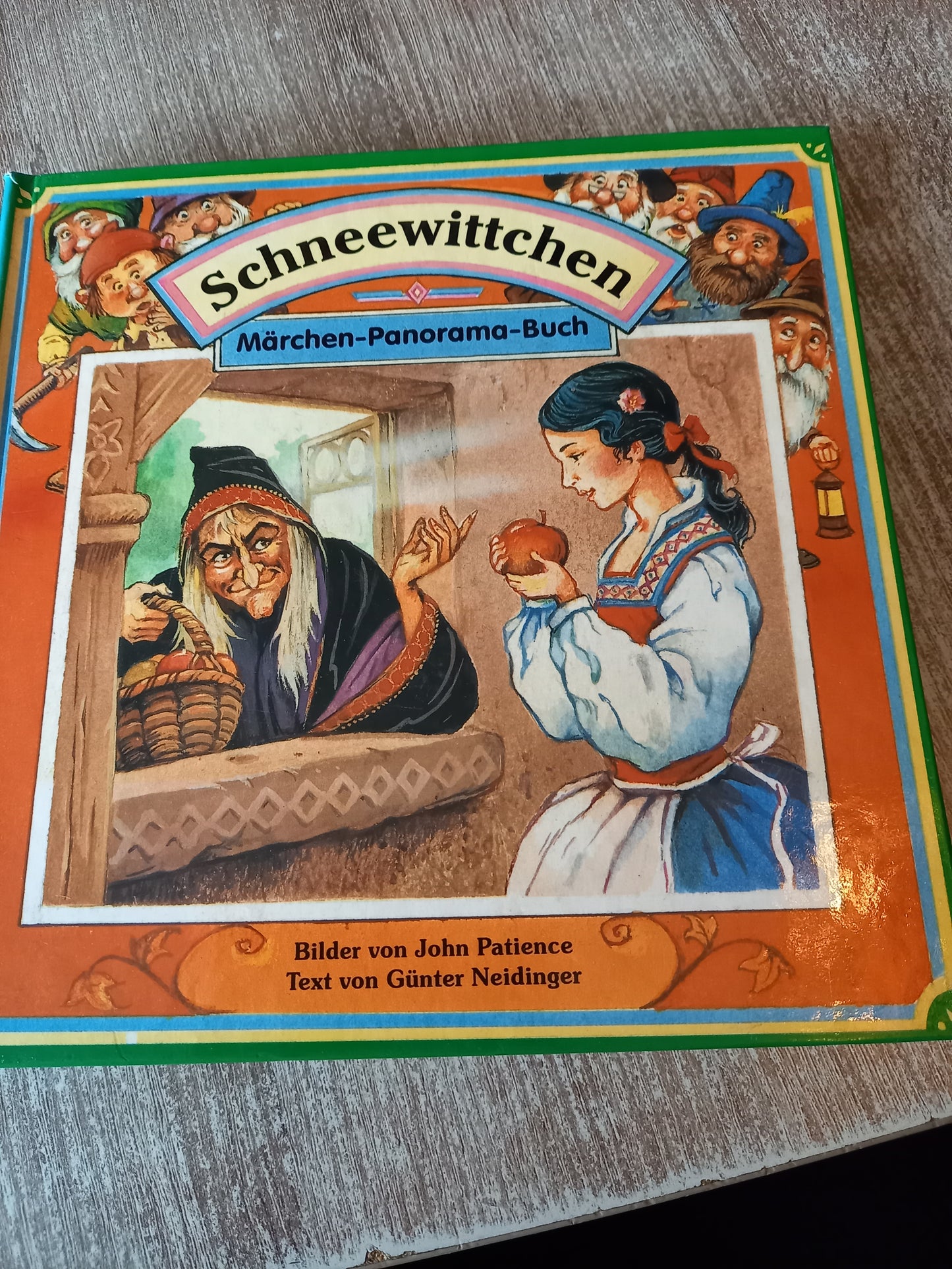 Schneewittchen Märchen Panorama Aufklappbuch
