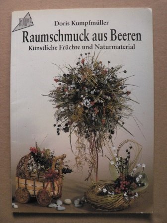 Raumschmuck aus Beeren. Künstliche Früchte und Naturmaterial