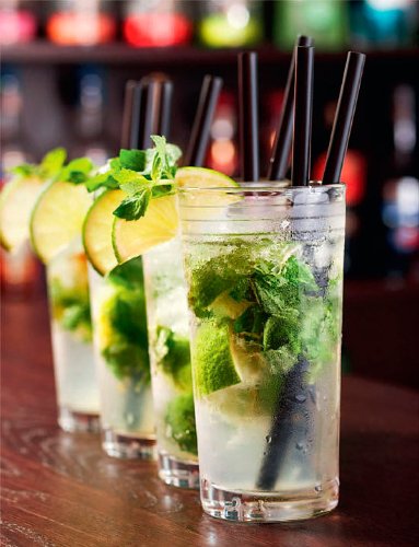 Cocktails: Klassische und innovative Cocktailrezepte (Beliebte Köstlichkeiten)