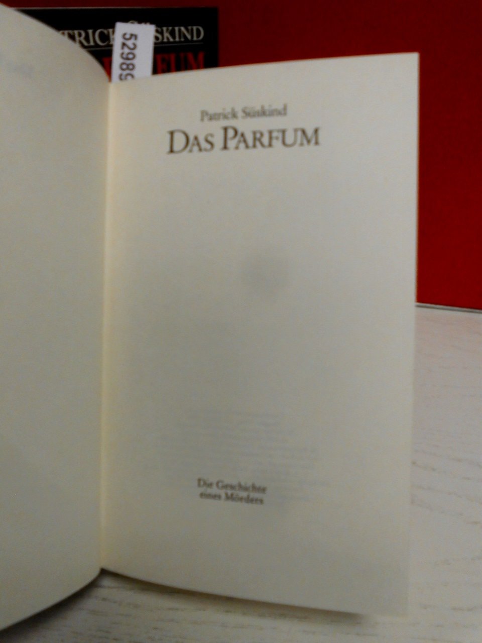Das Parfum . Die Geschichte eines Mörders . ( Lizenzausgabe Bertelsmann, ohne Jahresangabe )