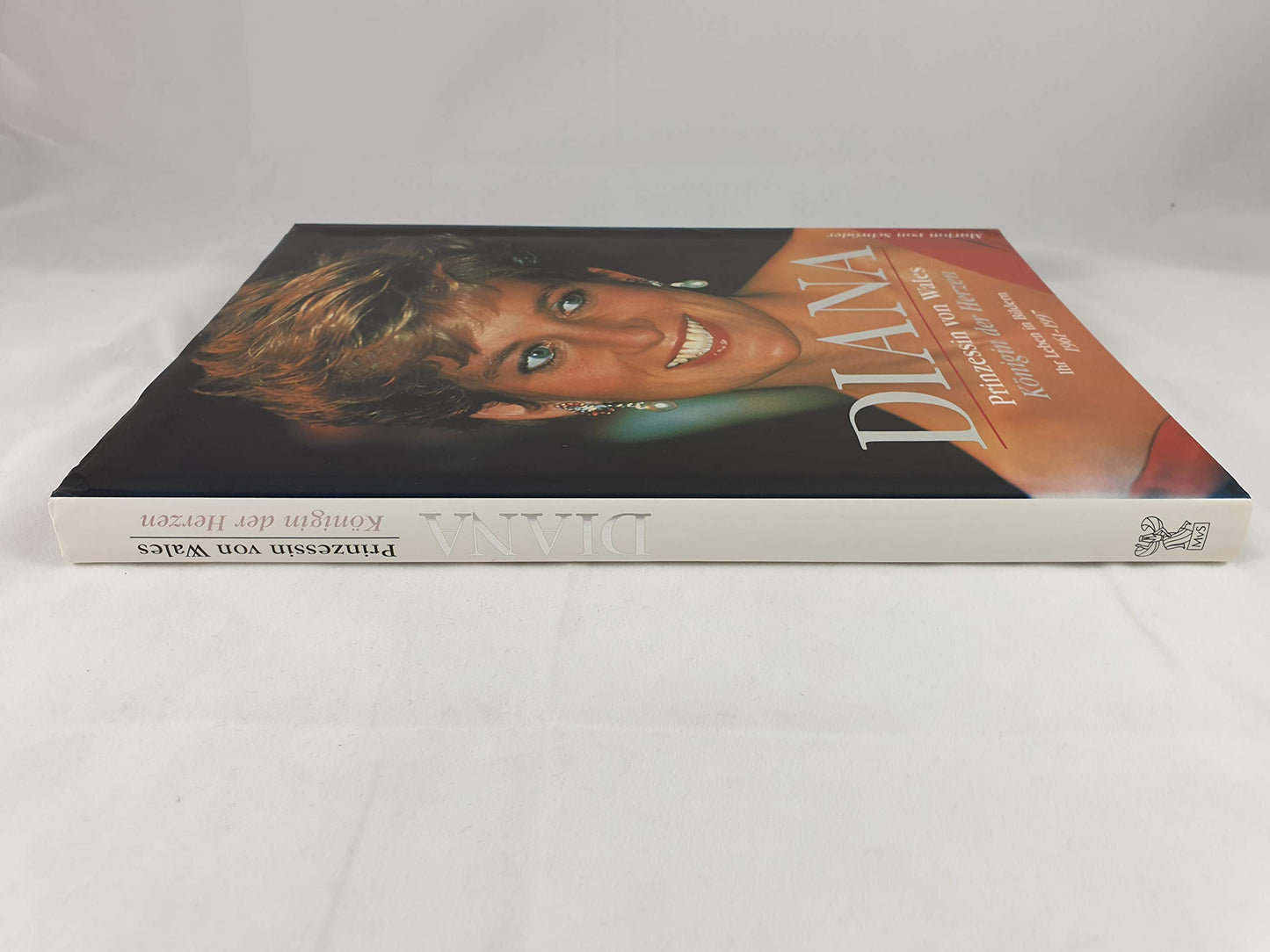 Diana, Prinzessin von Wales - Königin der Herzen. Ihr Leben in Bildern 1961-1997.