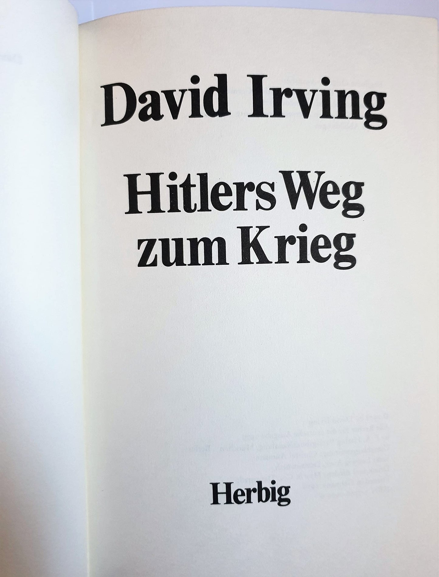 Hitlers Weg zum Krieg. M. 36 Abb. a. Taf. Dt. v. G. Auerbach. (Mchn.), Herbig, (1979). 529 S. Olwd. m. OU. - ExL.