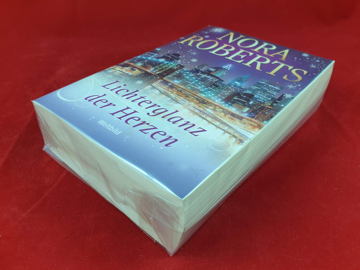 Lichterglanz der Herzen - Drei Liebesromane in einem Band: In dein Lächeln verliebt / Das geheime Amulett / Tanz der Liebenden