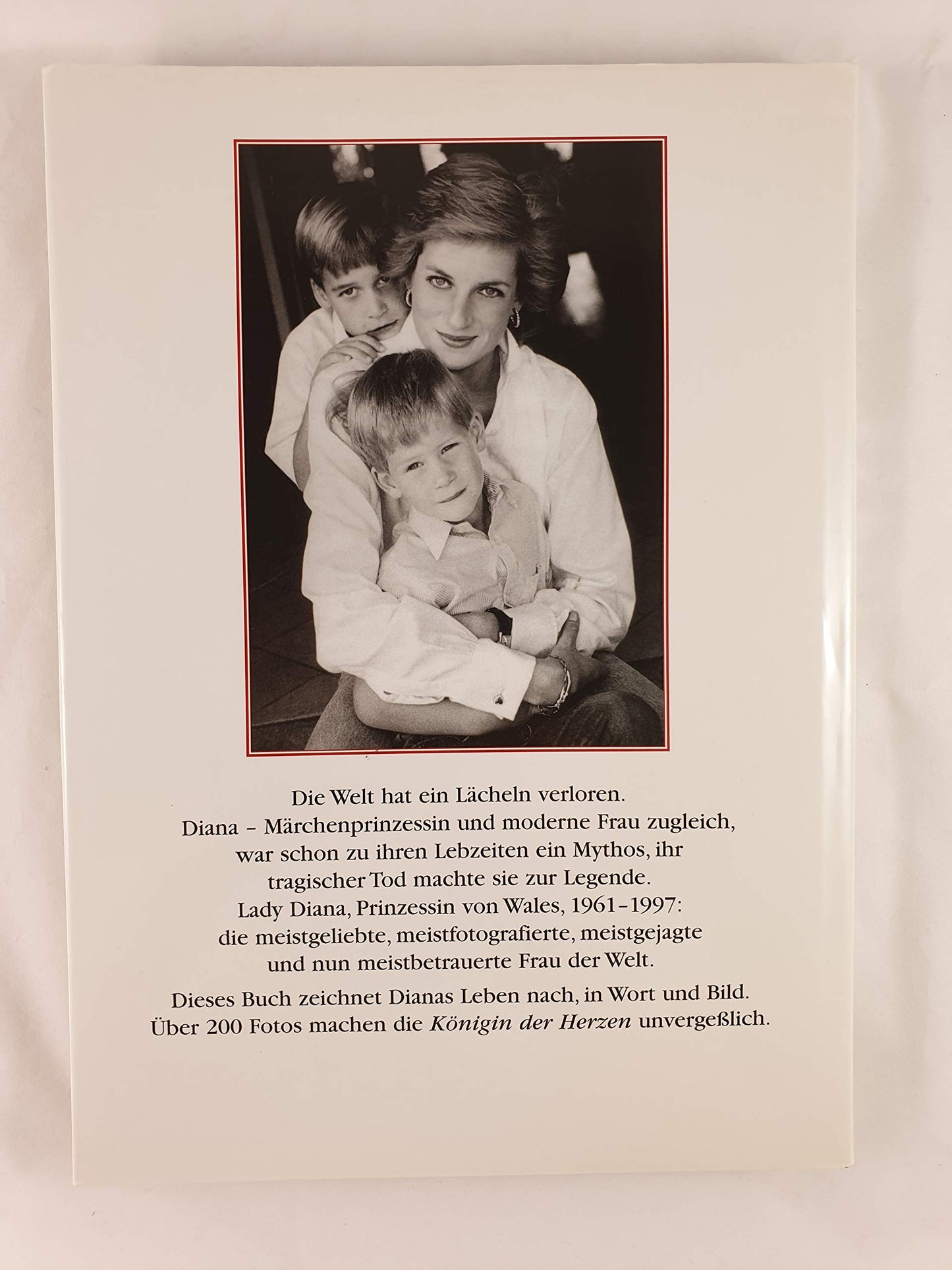 Diana, Prinzessin von Wales - Königin der Herzen. Ihr Leben in Bildern 1961-1997.