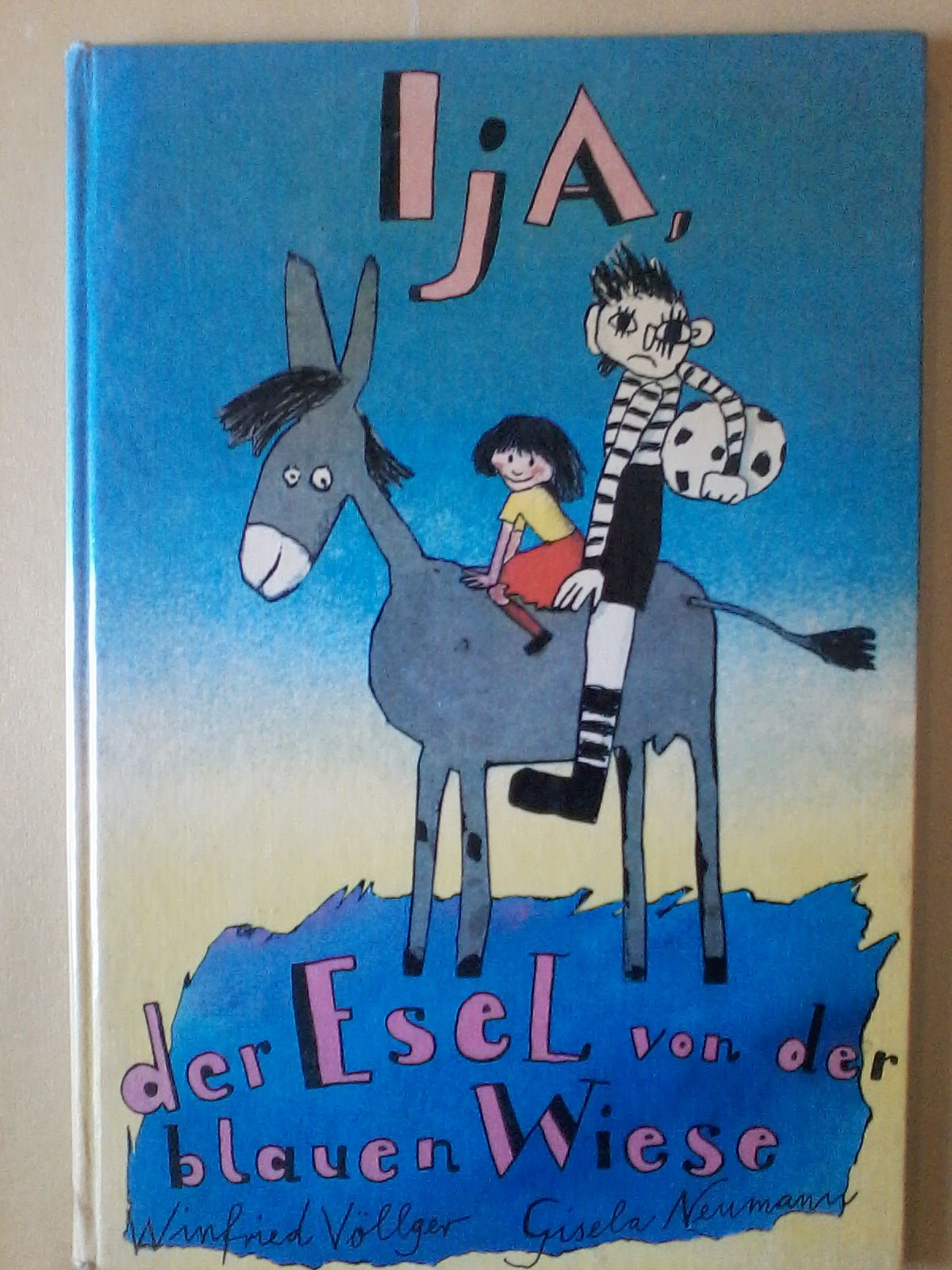 Ija der Esel von der blauen Wiese.