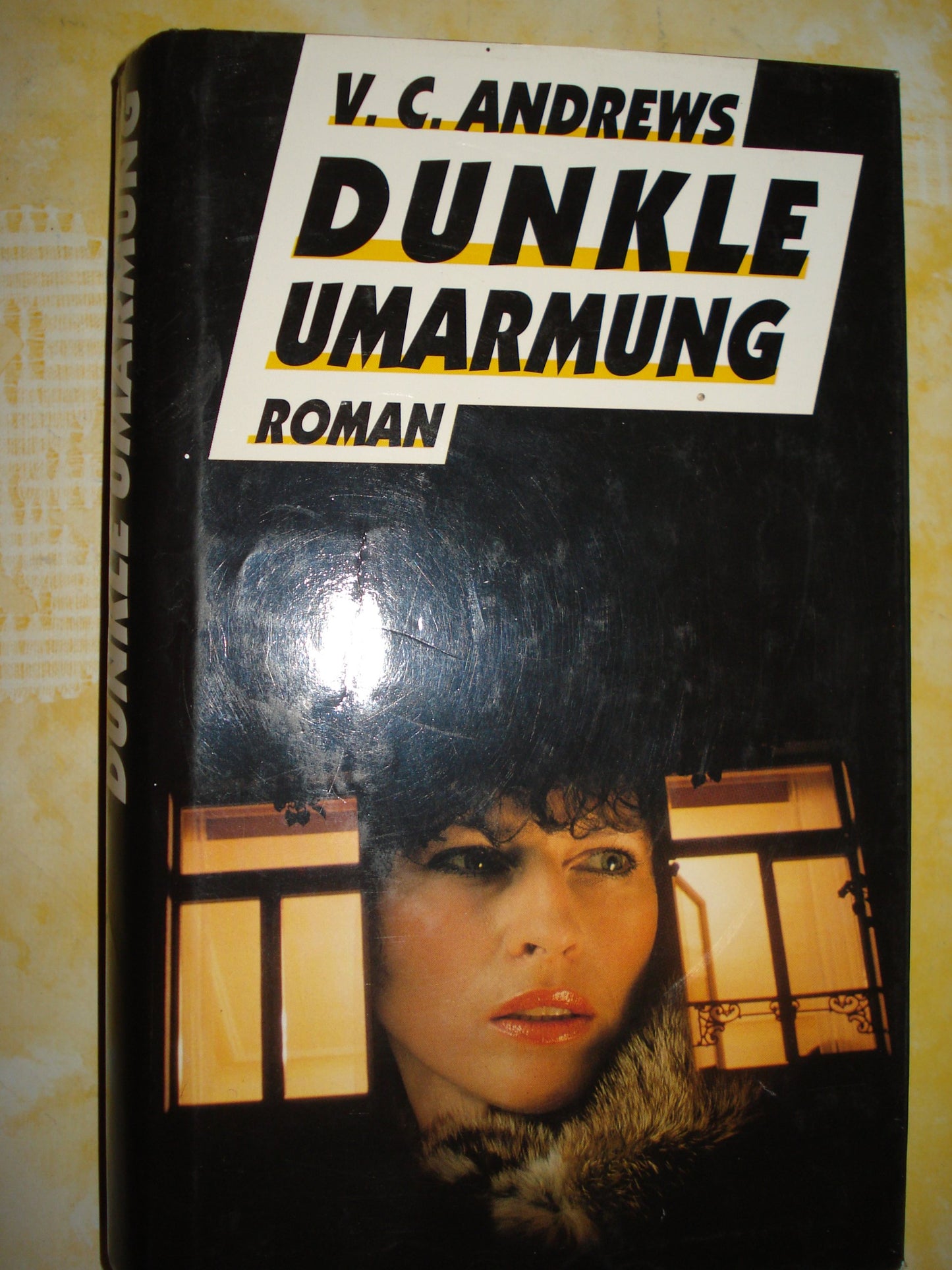 Dunkle Umarmung : Roman. V. C. Andrews. Aus dem Amerikan. von Uschi Gnade
