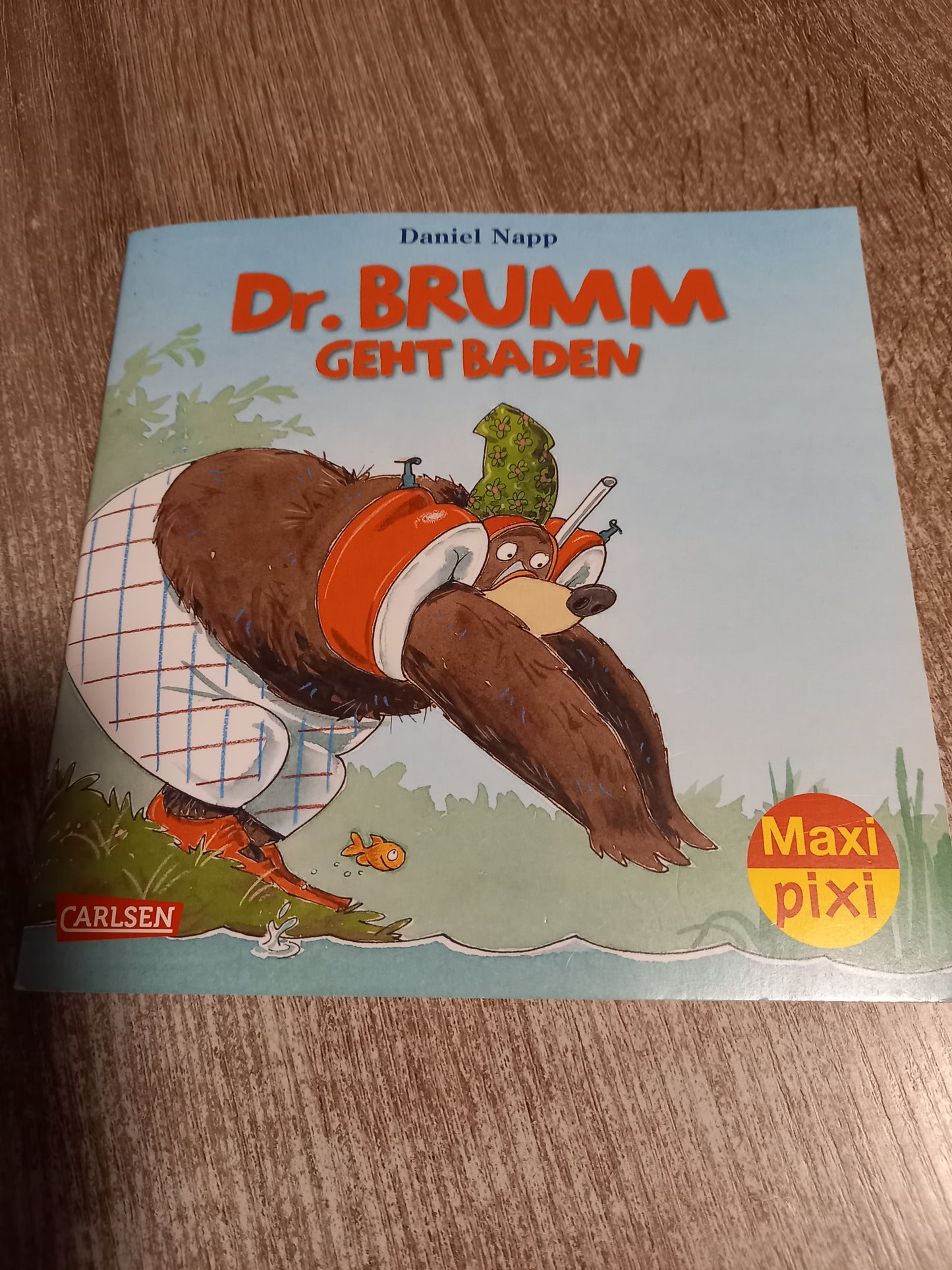 Dr Brumm geht baden