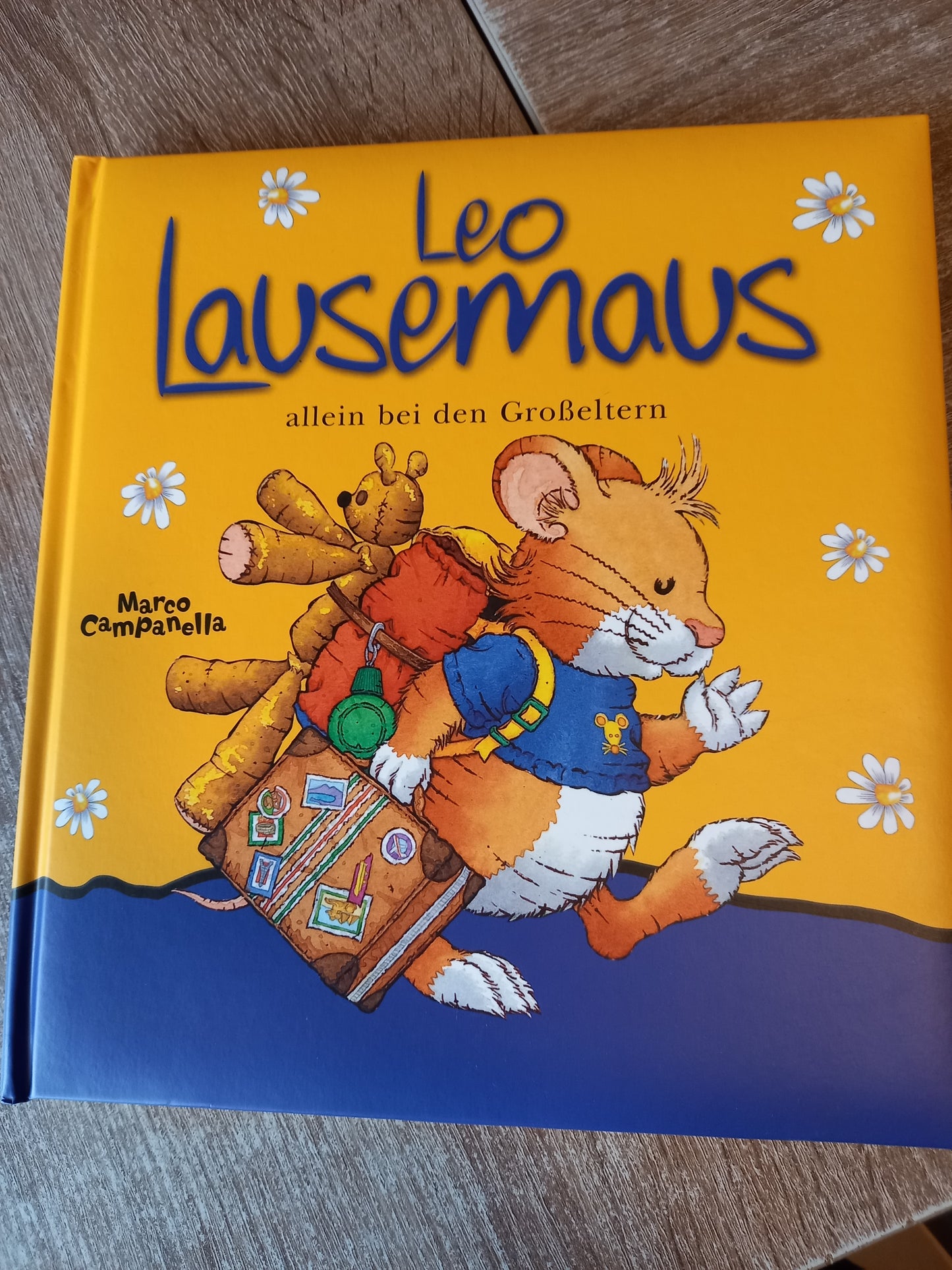 Leo Lausemaus allein bei den Großeltern