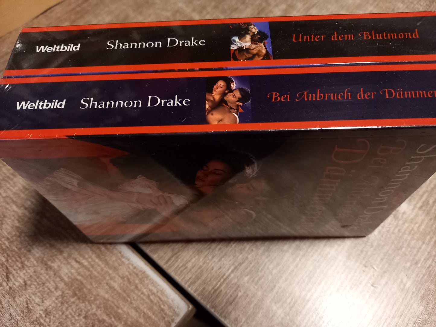 2 Taschenbücher von Drake 1 Bei Anbruch der Dämmerung   2  Unter den Blutmond