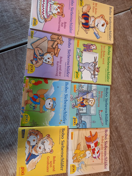 8x Bobo Siebenschläfer Pixi  1  Bei Bobo zu Haus  2  Bei Bobo wird gearbeitet   3 Bobo im Flugzeug   4  Bobo geht verloren   5 Bobo hat Geburtstag   6 Bobo und der Kartonzug  7  Ein Tag in den Bergen  8 Bobo und sein Großvater