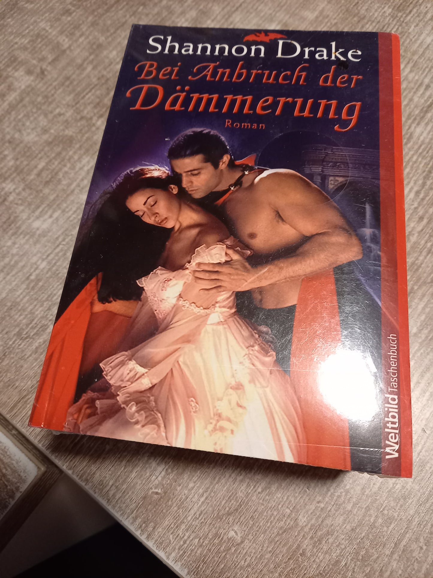 2 Taschenbücher von Drake 1 Bei Anbruch der Dämmerung   2  Unter den Blutmond