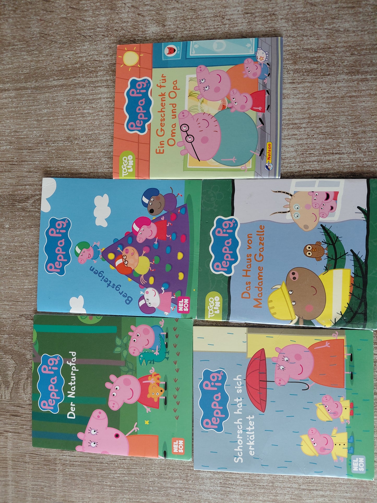 Peppa Pig 5 Hefte 1 Der Naturpfad 2 Bergsteigen 3 Schorch hat sich erkältet  4 Das Haus von Madame Gazelle 5 Ein Geschenk für Oma und Opa