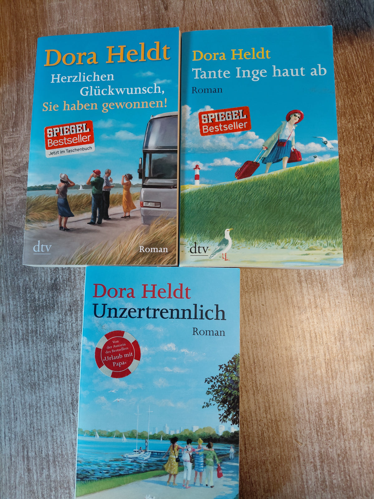 3 Taschenbücher von Heldt  1)Tante Inge haut ab 2)Bei Hitze ist es wenigstens nicht kalt  3) Urlaub mit Papa