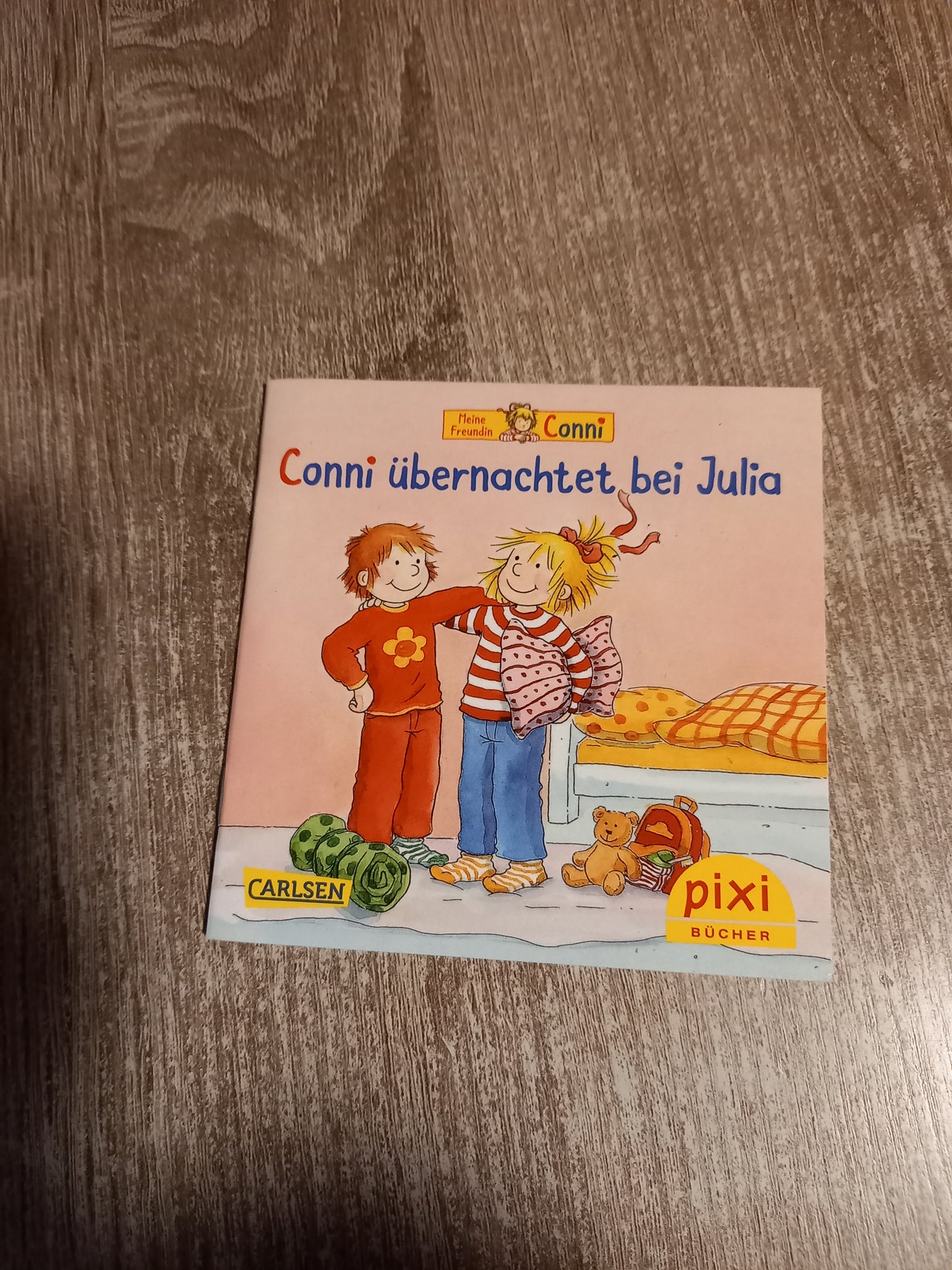Conni übernachtet bei Julia Pixi