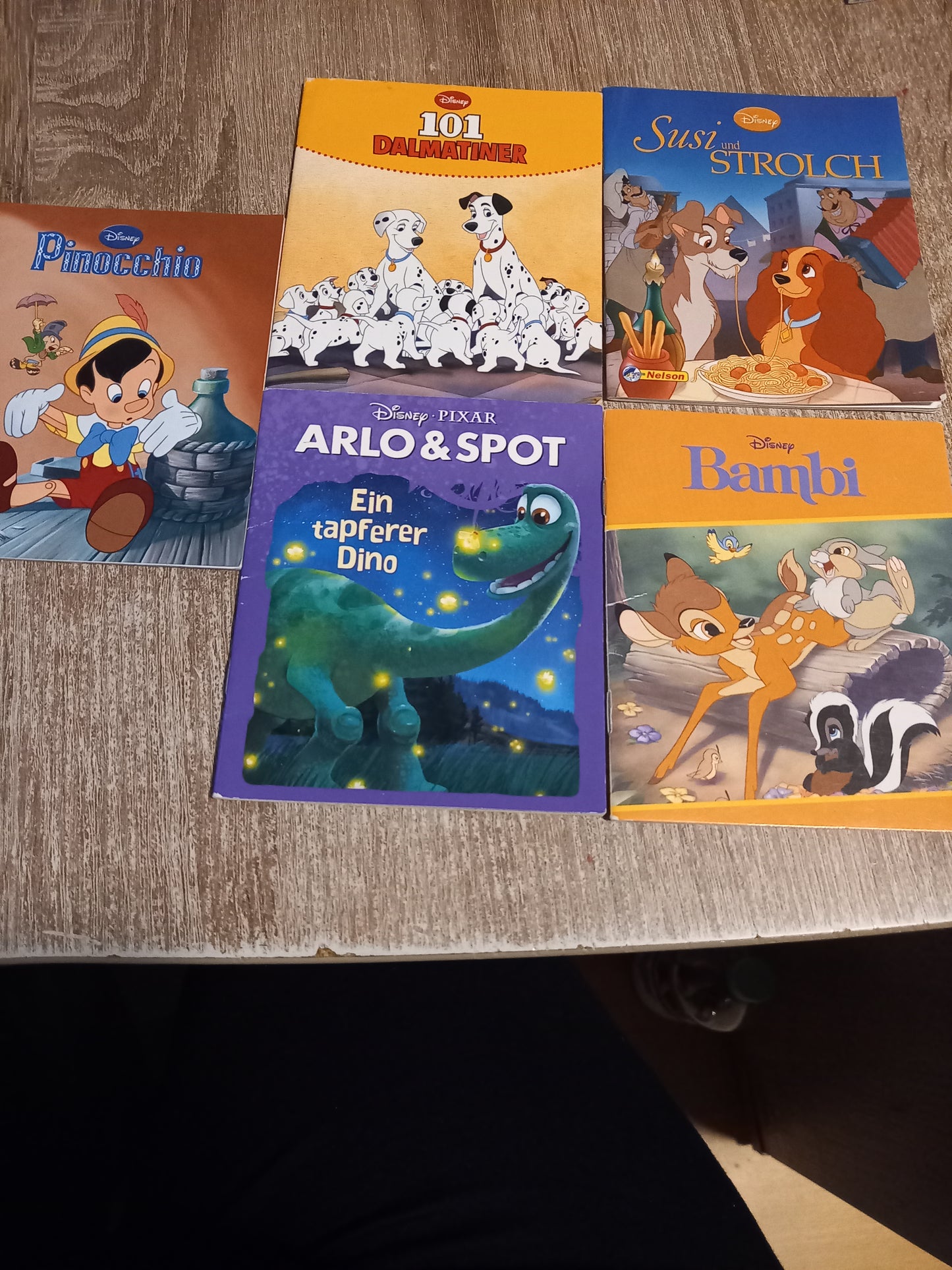Disney NesonMini Hefte Pinocchio 101 Dalmatiner  Susi und Strolch  Arlo und Spot Bambi
