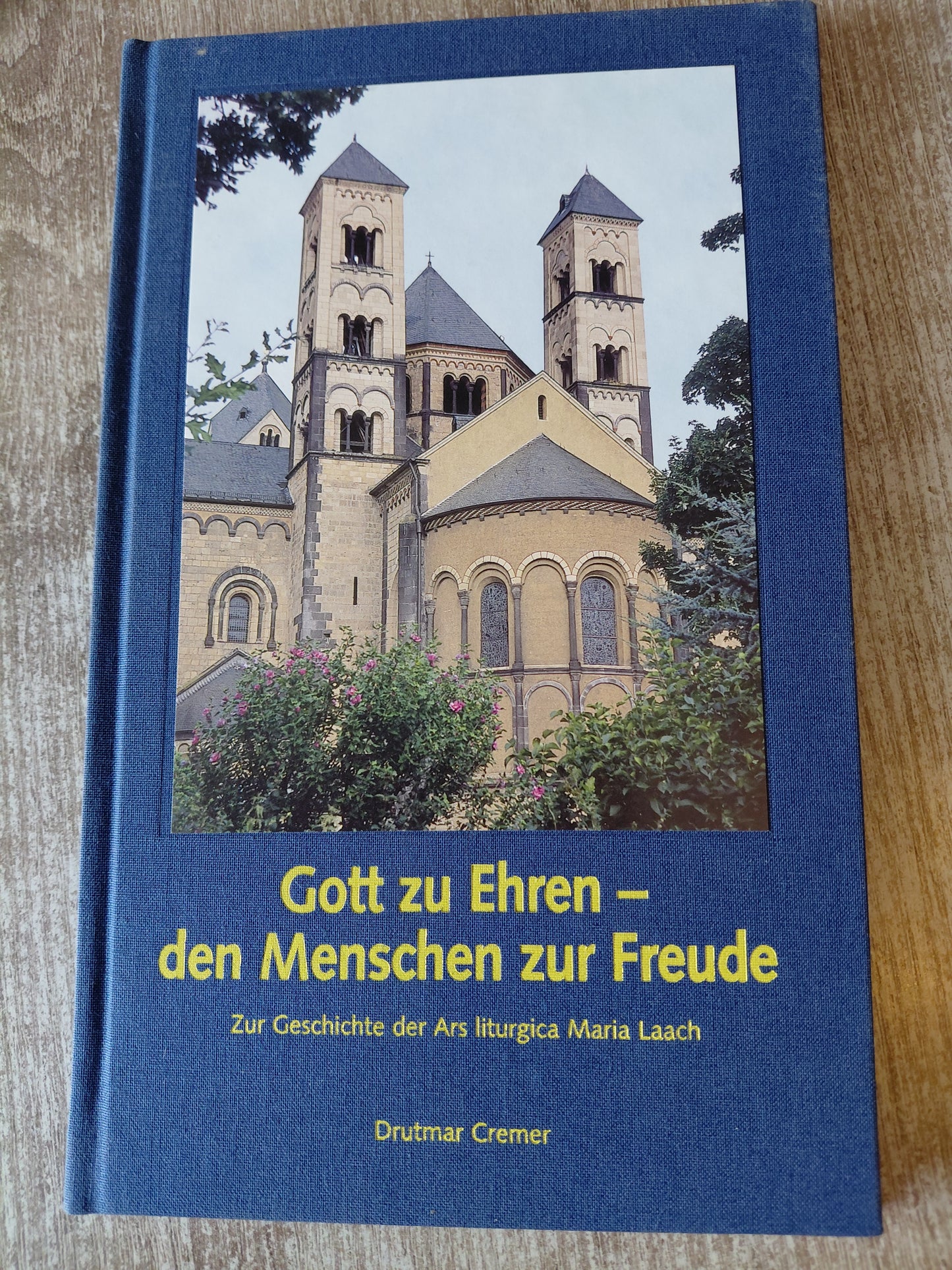 Gott zu Ehren den Menschen zur Freude mit Signatur von Drutmar Cremer