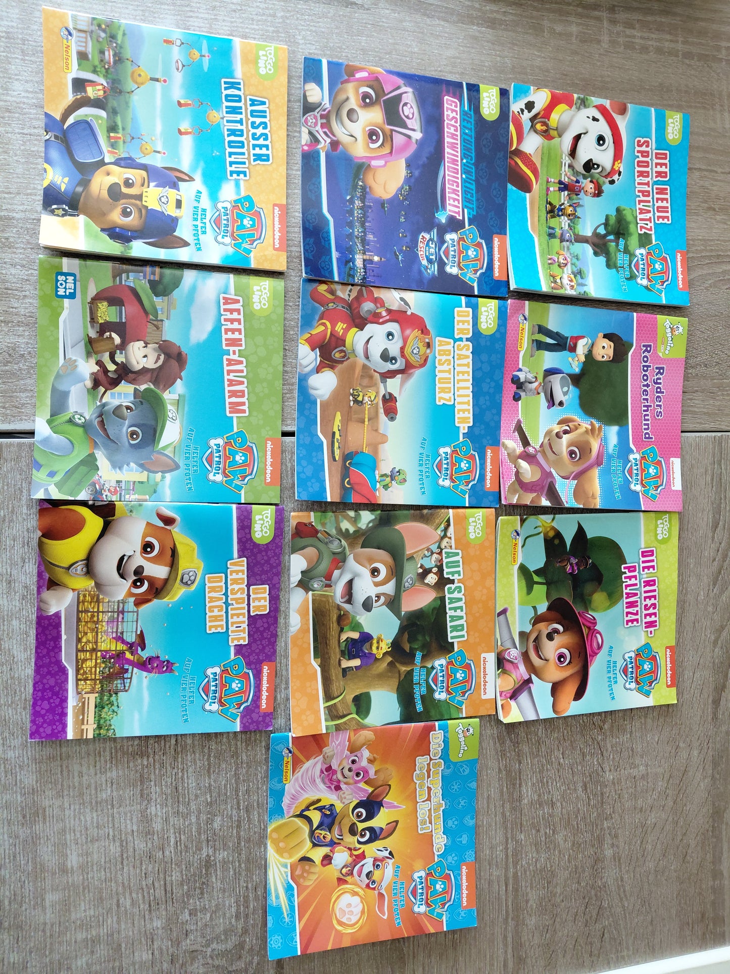 Paw Patrol 10 Maxi Mini Hefte 1 Der neue Sportplatz 2 Rüdersdorf Roboterhund  3 Die Riesenpflanze 4 Rettung in Lichtgeschwindigkeit 5 Der Satelliten Absturz 6 Auf Safari  7 Die Superhunde legen los 8 Ausser Kontrolle 9 Affen Alarm 10  Der verspielte Drach