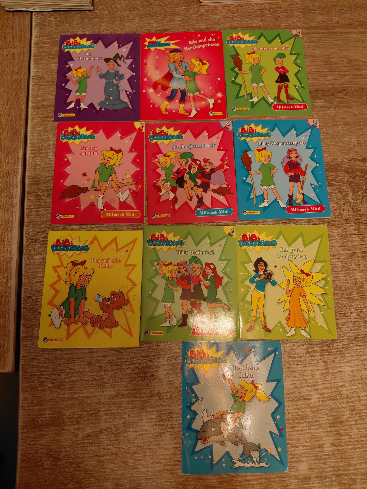10 Hefte von Bibi Blocksberg Pixi ähnlich 1 Der Sternentanz 2 Bibi und die Märchenprinzen 3 Der kleine Delfin 4 Ein Tag mit Bibi 5 Die Junghexen Party 6 Bibis Gespensterparty 7 Der verhexte Teddy 8 Bibis Gartenfest 9 Die grosse Modenschau 10 Abenteuer mit