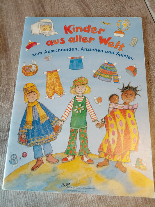 Kinder aus aller Welt zum Ausschneiden Anziehen und spielen
