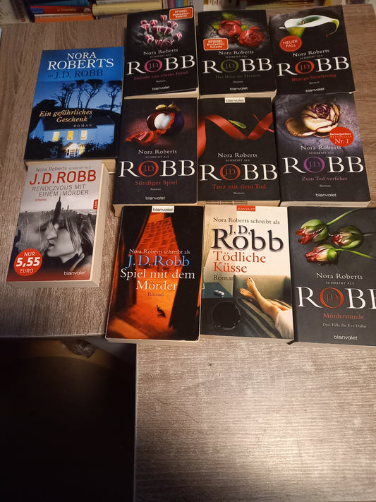 11 Bände von J.D. Robb alias Nora Roberts