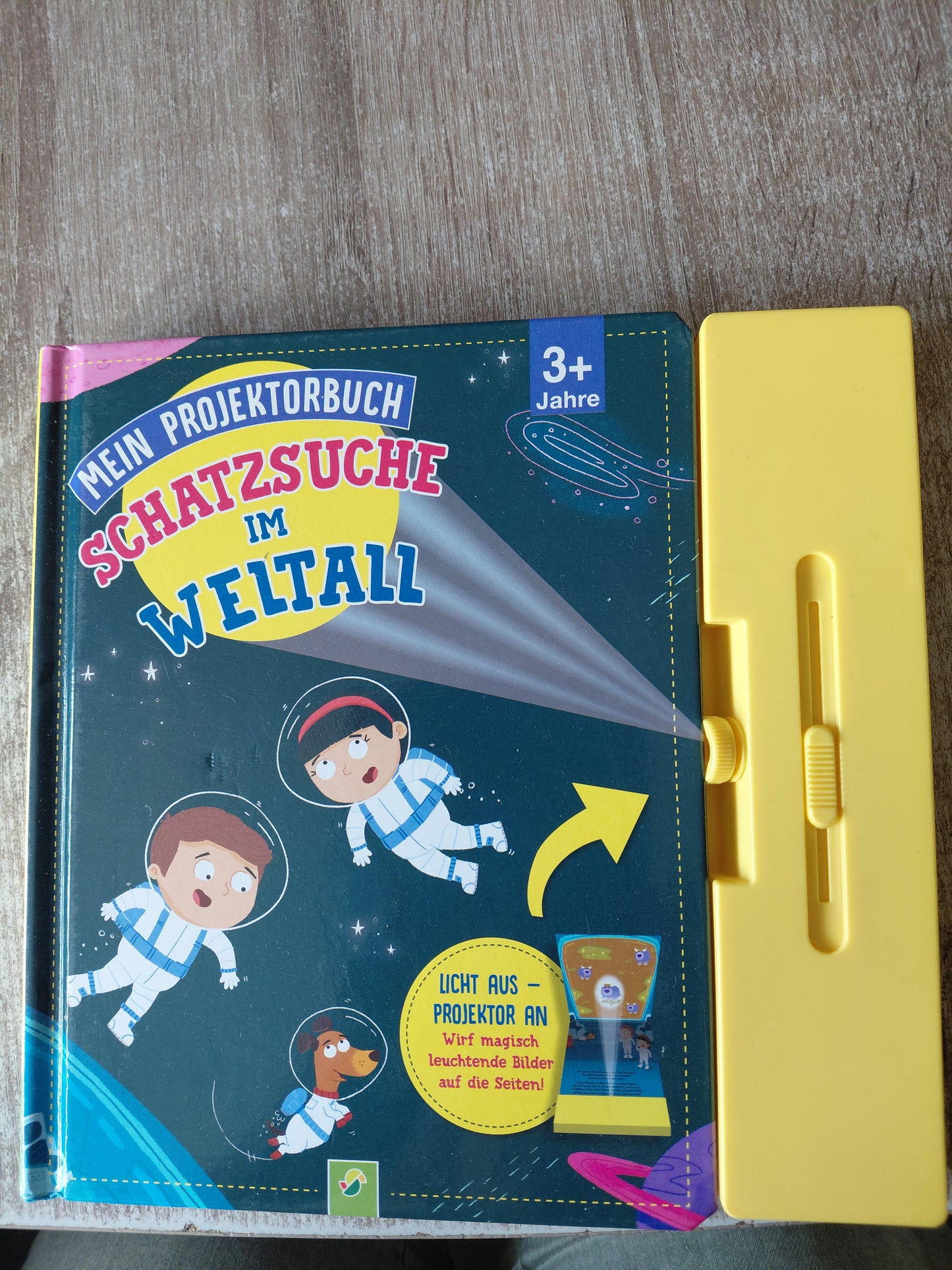 Mein Projektorbuch Schatzsuche im Weltall mit neuen Batterien
