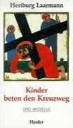 Kinder beten den Kreuzweg