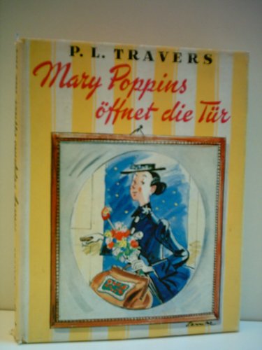 Mary Poppins öffnet die Tür.